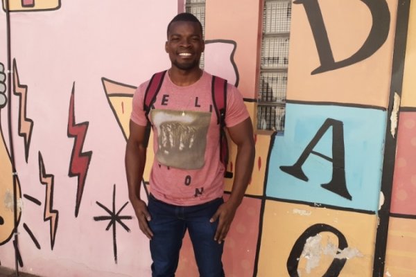 Haitiano se recibió de Ingeniero Electromecánico en la UNNE