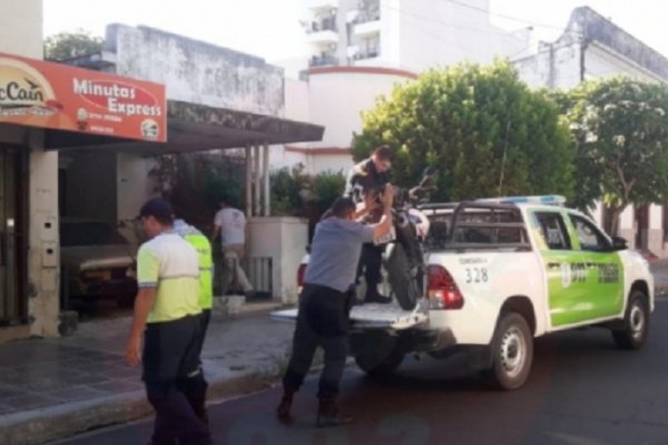 Atropelló a un inspector de Tránsito tras negarse al test de alcoholemia