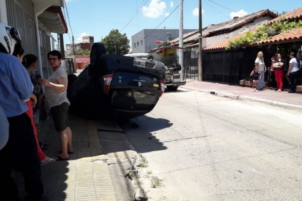 Corrientes: Violento vuelco de un automóvil