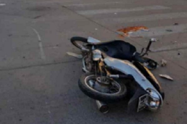 Motociclista falleció esta madrugada tras chocar contra un auto