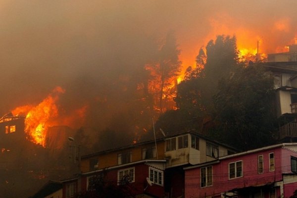 Devastadores incendios en Chile: Alguien quiere ver destruido Valparaíso