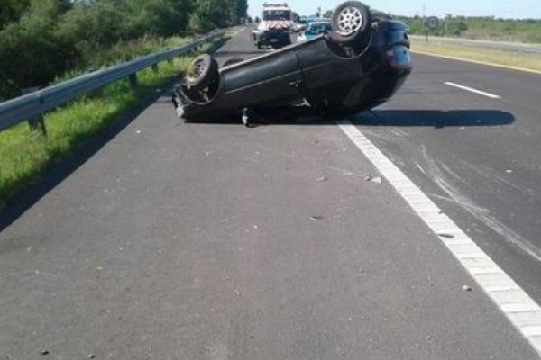 Una mujer despistó y volcó en la Ruta Nacional Nº 14