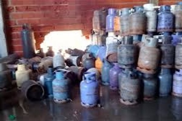 Trágica explosión en una distribuidora de gas, un empelado con graves quemaduras