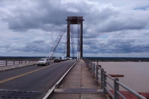 Policías rescataron a un hombre que intentó arrojarse del puente General Belgrano