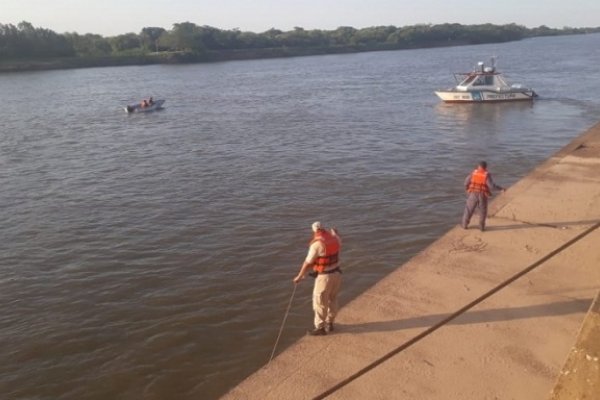Una mujer se arrojó a las aguas del Riacho Goya y fue rescatada por un prefecto