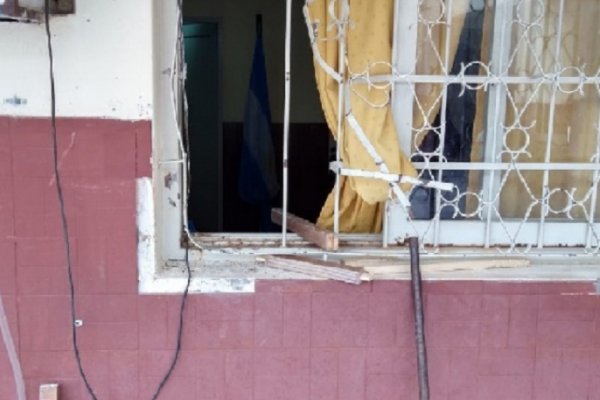 Robaron y destrozaron una escuela del barrio Progreso