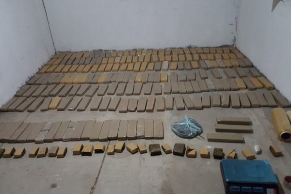 Corrientes: Policías secuestraron más de 200 ladrillos de marihuana en San Cayetano