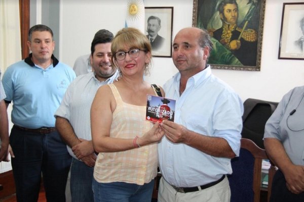 Gaucho Gil: La Municipalidad entregó Obleas de transportes para el 8 de enero