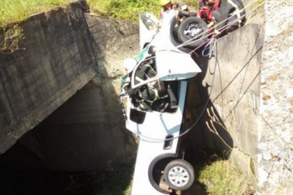 Corrientes: Estuvo 18 horas atrapado y se salvó de milagro tras volcar su camioneta