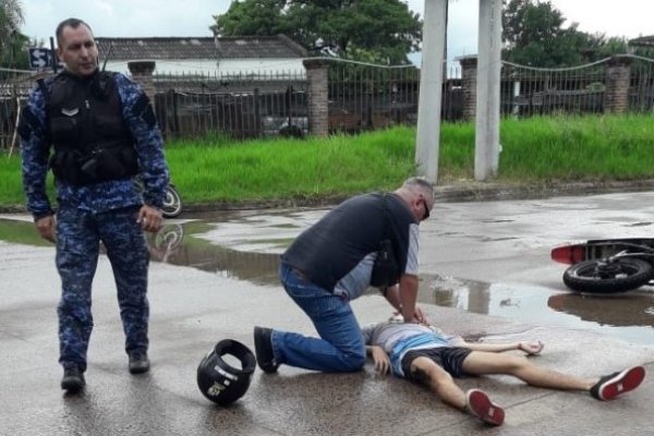 En Corrientes un joven quedó inconsciente tras perder el control de su moto