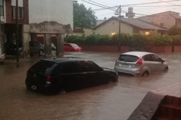 Mercedes también aguanta los embates del agua