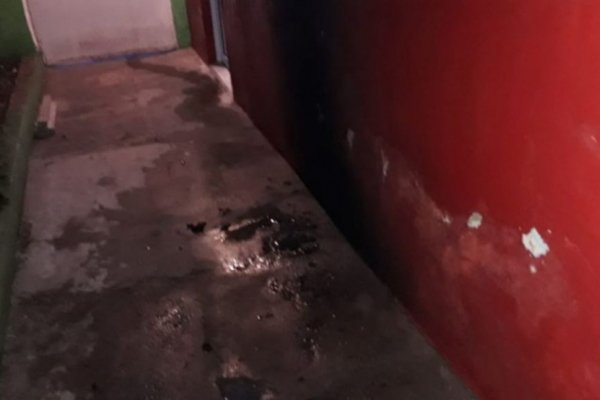 Corrientes: Arrojaron una botella con nafta a una Radio en Mercedes