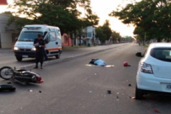 Motociclista de 29 años murió al chocar contra un auto estacionado en avenida Maipú