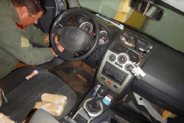 Misiones: Con diferencias de horas intentan ingresar al país 81 kilos de marihuana ocultos en autos