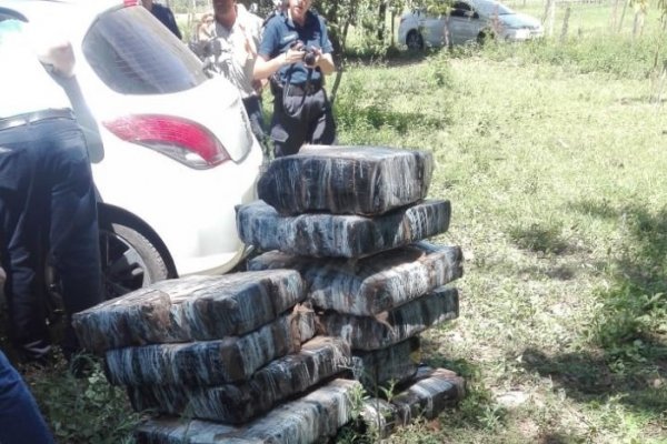 Corrientes: Secuestraron un automóvil cargado con marihuana en una quinta