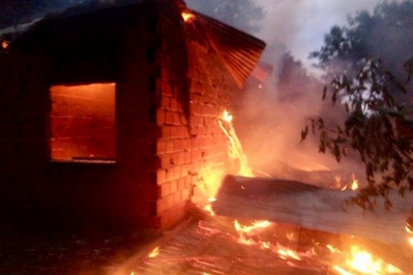 Investigan la muerte de un hombre tras el incendio de una vivienda