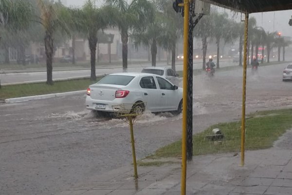 Corrientes: Llueve copiosamente y la ciudad vuelve a complicarse