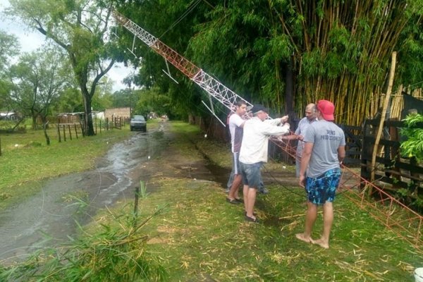 Corrientes: El temporal de viento y lluvia dejó sin antena a FM El Paso de San Roque