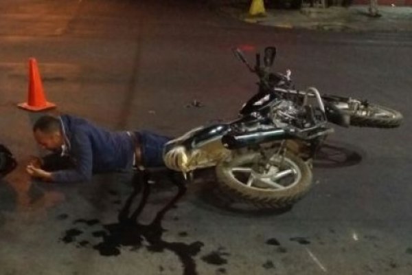 Insólito hecho en Corrientes: Un joven se accidentó, le ofrecieron ayuda y lo asaltaron