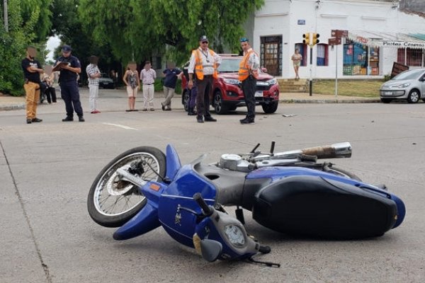 Corrientes: Una mujer resultó herida con un mueble que cayó de una camioneta