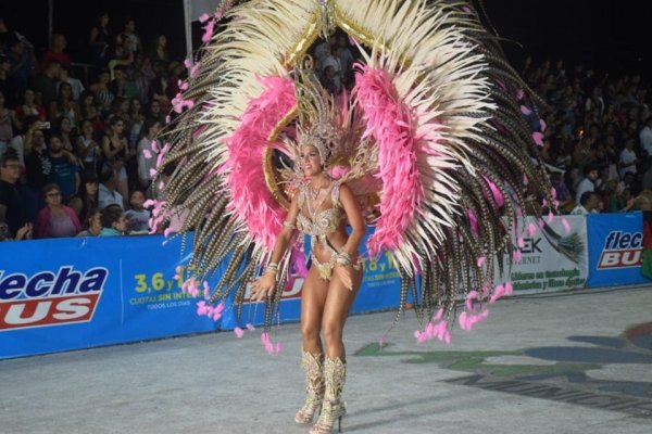 Monte Caseros: La capital del Carnaval  Artesanal, vivió a pleno su máxima fiesta