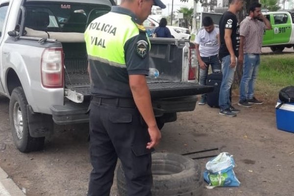 Corrientes: Tras inspección policial, detienen a camioneta con marihuana en la rueda de auxilio