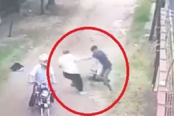 Violento ataque de motochorros a una mujer de 55 años