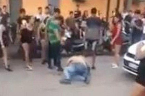 Joven recibió una fuerte golpiza afuera de un boliche de Castelli