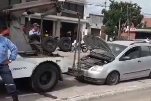 Corrientes: Un policía se quedó dormido en su auto en plena avenida