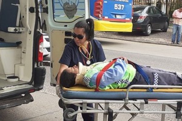 Agente de Tránsito fue embestida por una ambulancia