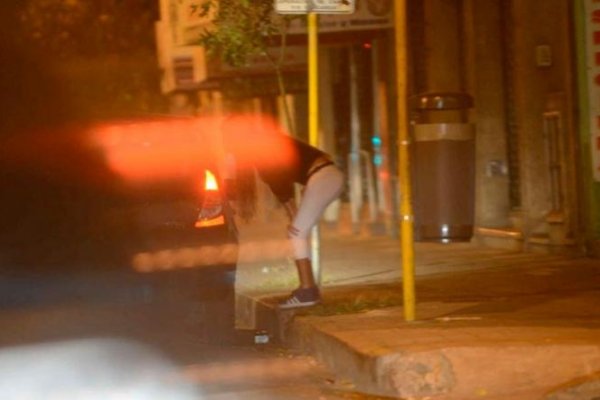 Correntinos fueron desvalijados por trabajadora sexual en Córdoba
