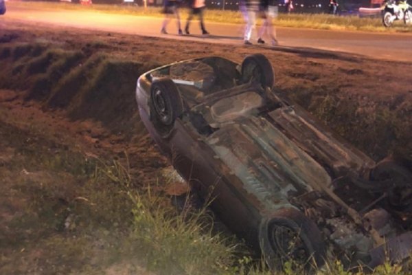 Un vehículo despistó y volcó a metros del corsódromo