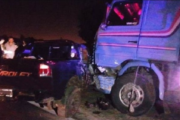 Curuzú Cuatiá: Brutal choque entre un camión y una camioneta