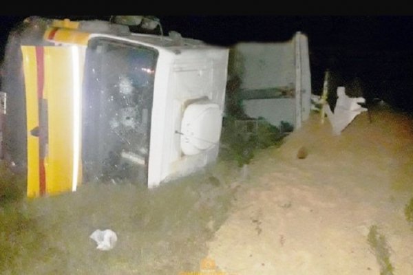 Ruta 14: Despiste y vuelco de un camión que transportaba arroz