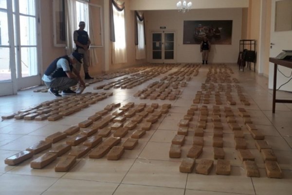 Prefectura decomisó de un auto más de 600 kilos de droga valuada en $61 millones de pesos