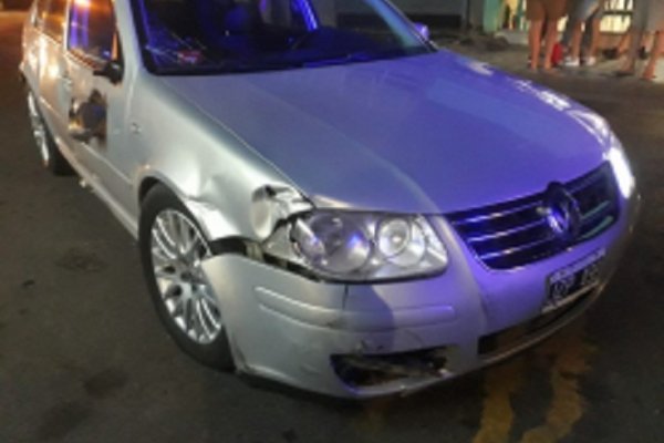 Adolescente corriendo picadas atropelló a una pareja en moto en pleno centro de la Ciudad