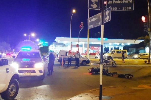 Un motociclista falleció al chocar contra un colectivo en Av. Ferré