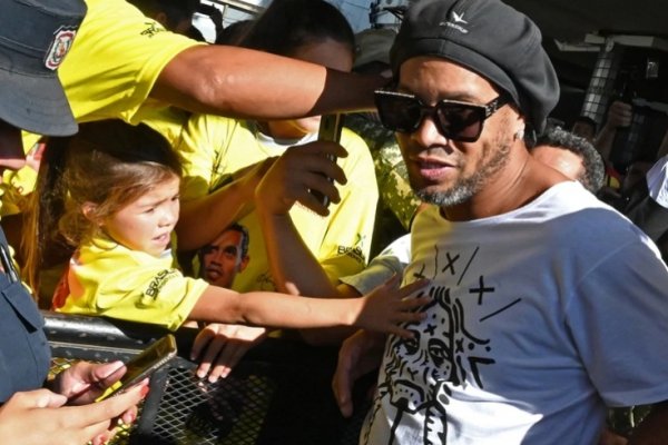 Se filtró el increíble pasaporte adulterado por el que fue detenido Ronaldinho en Paraguay