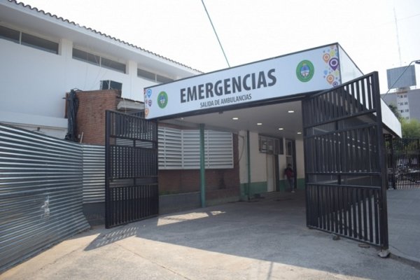 Una mujer fue demorada por causar disturbios y horas más tarde murió