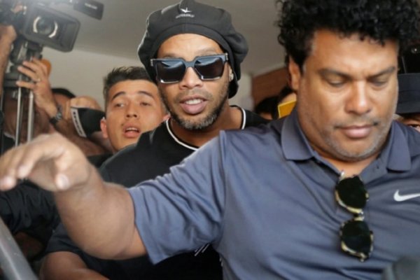 Ronaldinho y su hermano quedaron presos en Paraguay