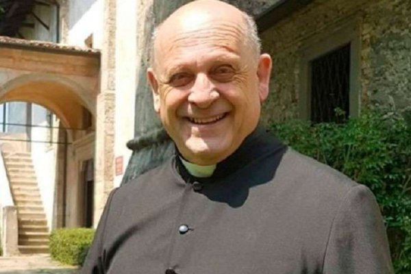 Sacerdote con coronavirus renuncia a respirador para salvar vida de joven
