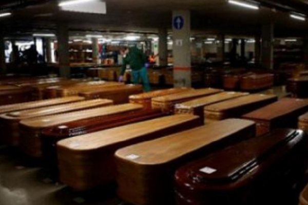 Estados Unidos registró casi 2000 muertos en un día