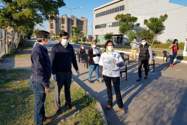 Desarrollo Social realizó sanitización en el Banco  Móvil, mientras atendía en el barrio San Marcos