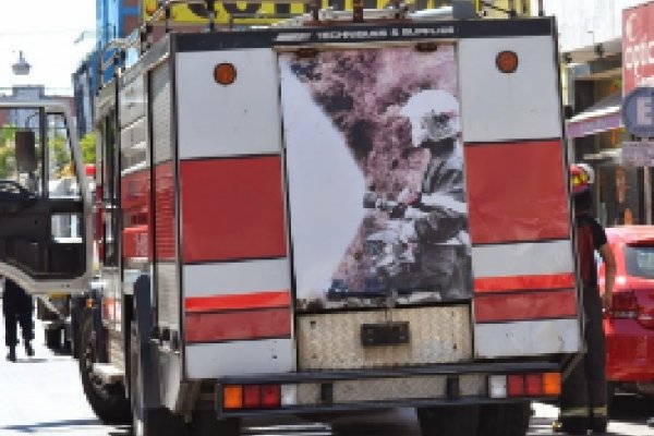 Feroz incendio en un inquilinato dejó daños materiales totales