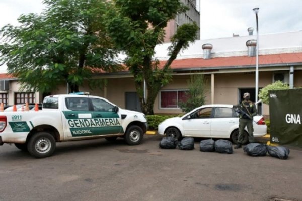 Misiones: Ocultaban más de 60 kilos de marihuana en el baúl de un auto