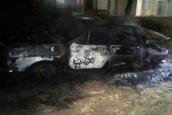 Jóvenes habrían prendido fuego un vehículo en Itatí