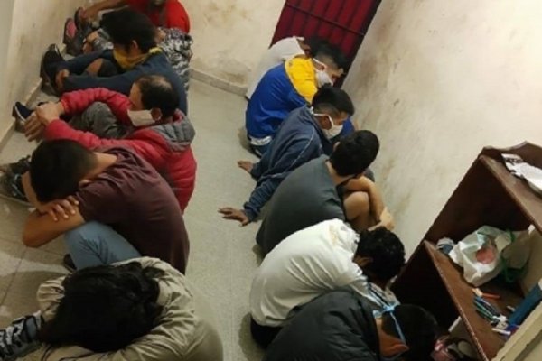 Detuvieron a 18 jóvenes por jugar al fútbol en plena cuarentena