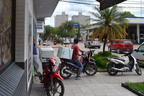 Corrientes: Motomandado se pelea con un ladrón y evita el robo de su moto