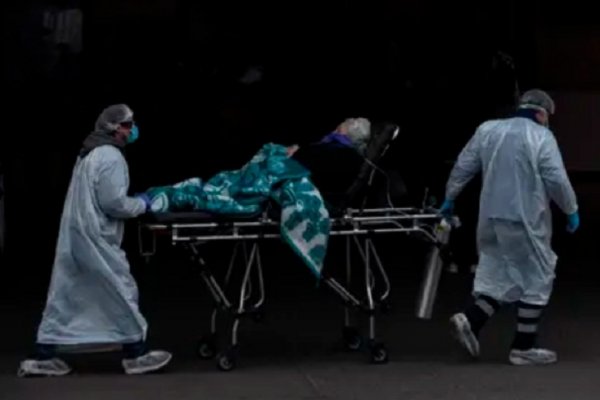 Un hospital chileno colapsó por falta de camas para pacientes de coronavirus en estado crítico: Estoy eligiendo, que Dios me ilumine
