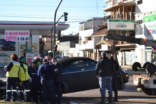 Corrientes: Automovilista fue demorado tras bajar del puente e ignorar semáforos en rojo